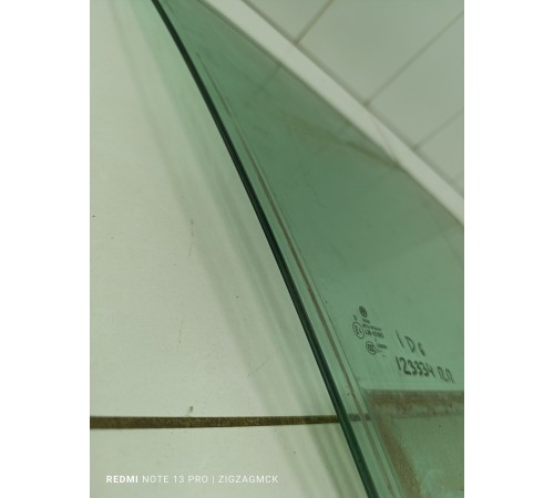 Стекло двери переднее правое