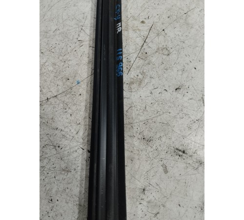 Уплотнитель стекла передний правый