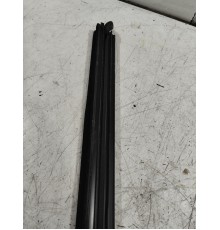 Уплотнитель стекла передний правый