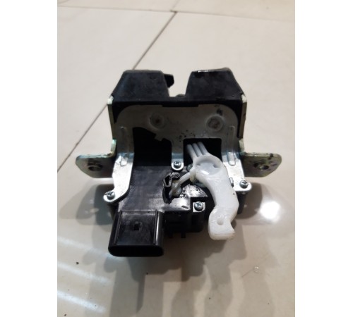 Замок крышки багажника