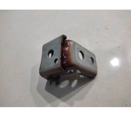 Петля двери (задняя, правая, верхняя)