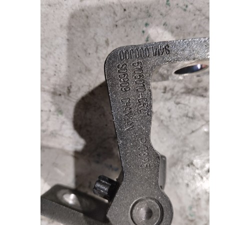 Петля двери задняя левая верхняя