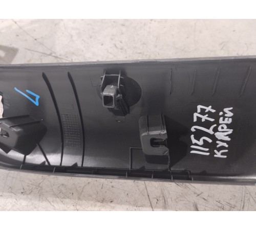 Обшивка крышки багажника левая