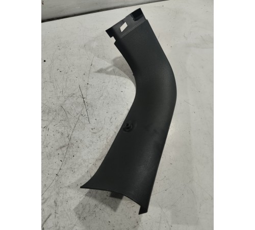 Обшивка крышки багажника левая