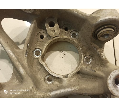 Поворотный кулак(задний правый)