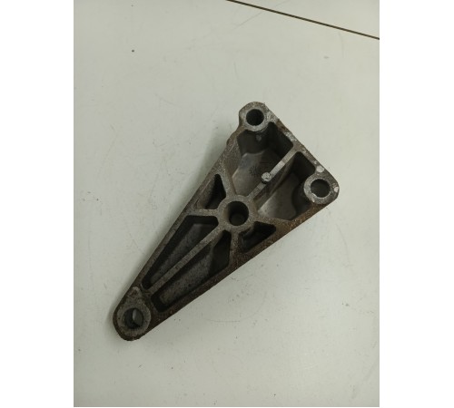 Кронштейн двигателя