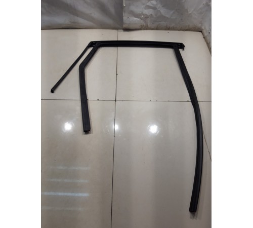 Уплотнитель стекла (задний, левый)