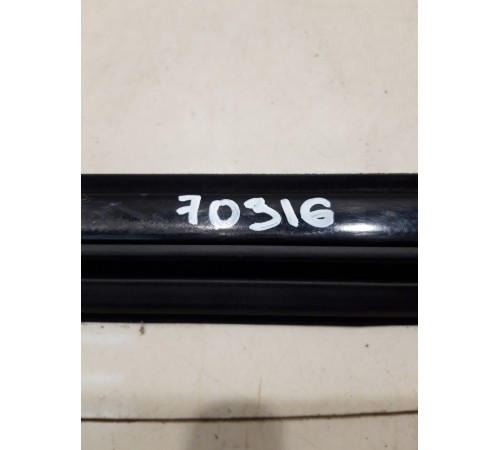 Уплотнитель стекла (задний, левый)