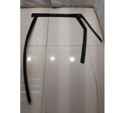 Уплотнитель стекла (задний, левый)