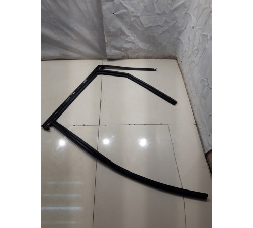 Уплотнитель стекла (задний, левый)