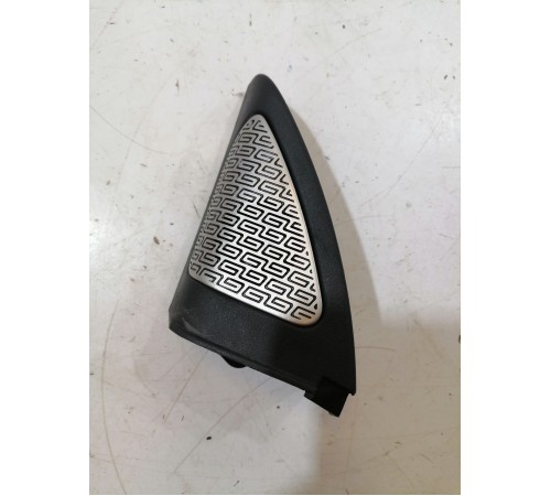 Угол двери передний левый внутренний с динамиком