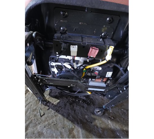 Сиденье переднее левое