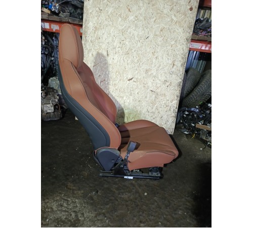 Сиденье переднее левое