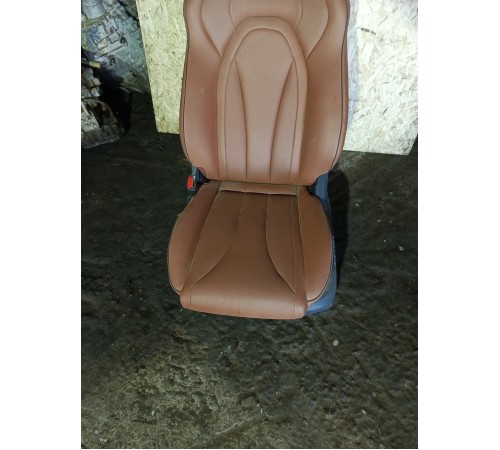 Сиденье переднее левое