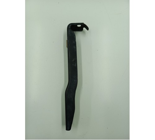 Кронштейн крепление бампера передний правый