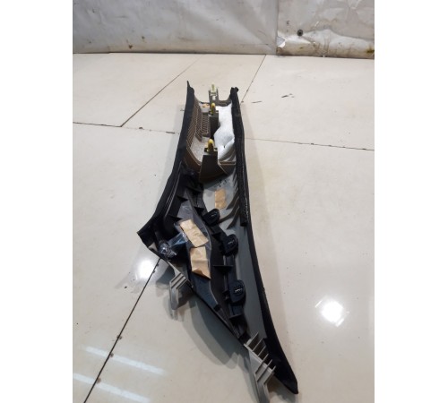 Обшивка передней стойки (правая)