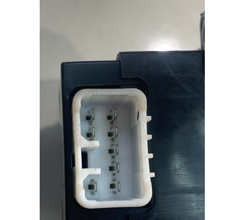 Кнопка стеклоподъемника (задняя, правая)