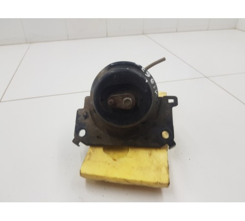 Подушка крепления двигателя левая