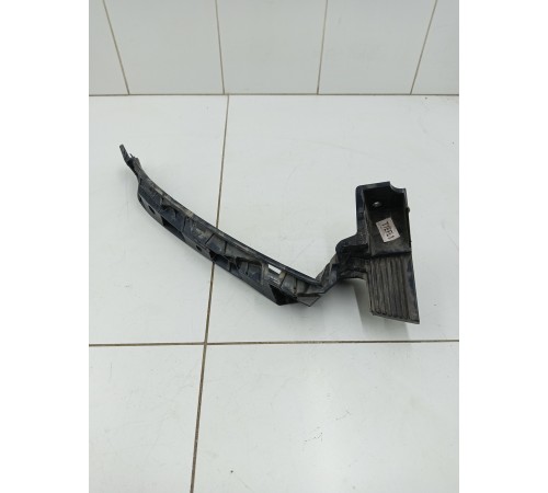 Кронштейн переднего бампера правый верхний