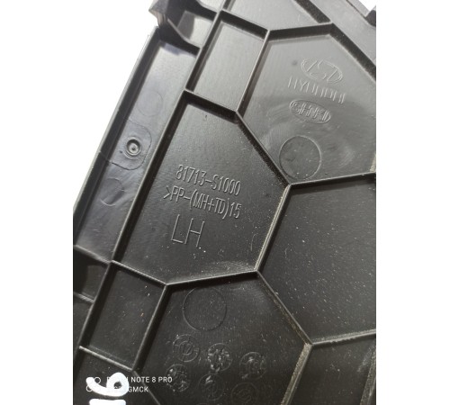 Обшивка двери багажника (левая)