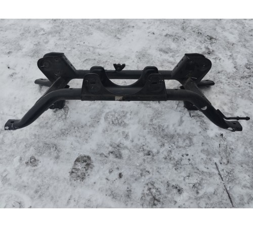 Балка подвески задняя (подрамник)