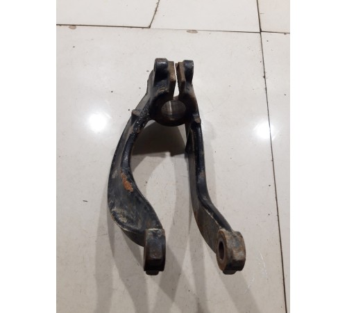 Рычаг (вилка) амортизатора передний левый