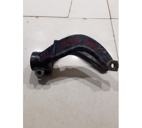 Рычаг (вилка) амортизатора передний левый