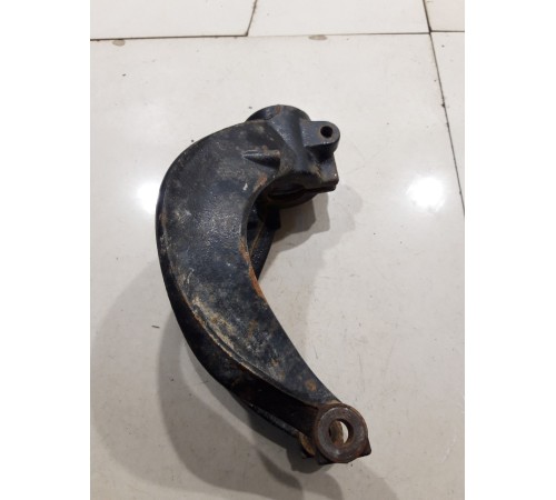 Рычаг (вилка) амортизатора передний левый