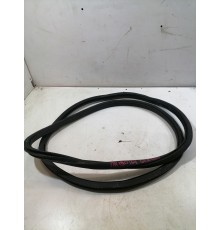 Уплотнитель двери передний правый