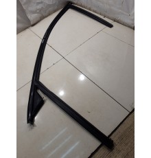 Уплотнитель стекла (передний, левый)