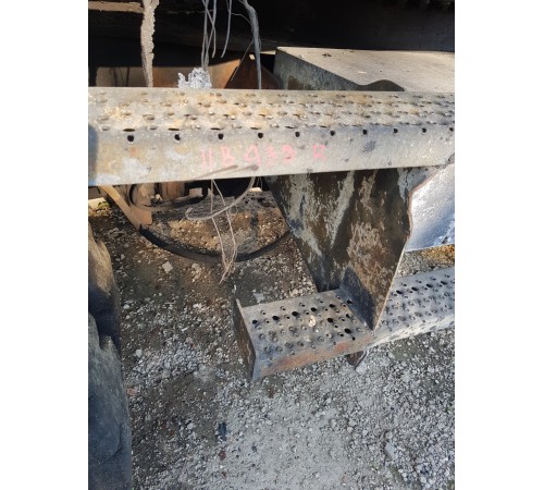 Подножка боковая с ящиком под инструменты правая