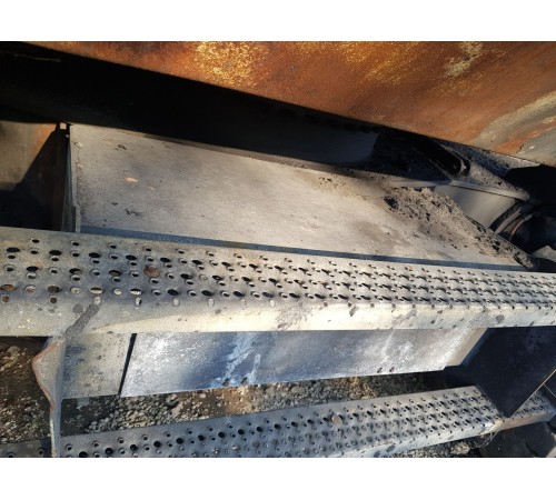 Подножка боковая с ящиком под инструменты правая