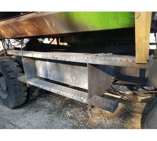 Подножка боковая с ящиком под инструменты правая