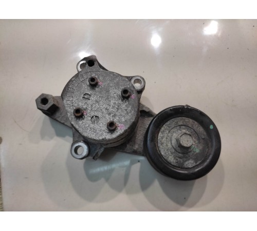 Ролик-натяжитель с кронштейном