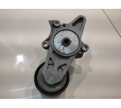 Ролик-натяжитель с кронштейном