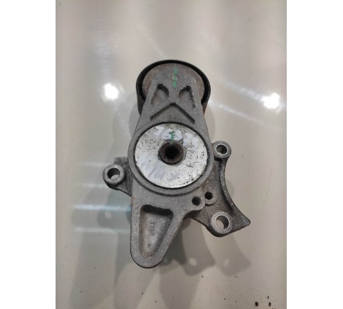 Ролик-натяжитель с кронштейном