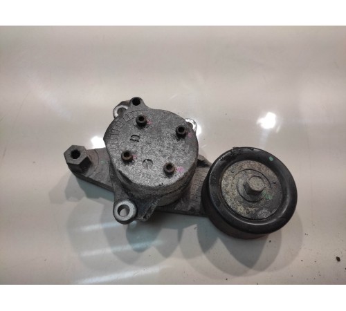 Ролик-натяжитель с кронштейном