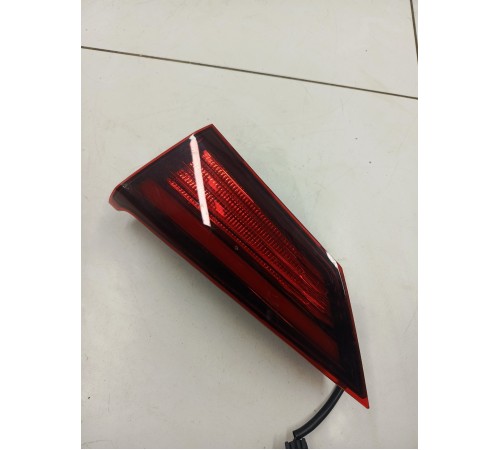 Фонарь крышки багажника правый внутренний