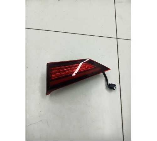 Фонарь крышки багажника правый внутренний