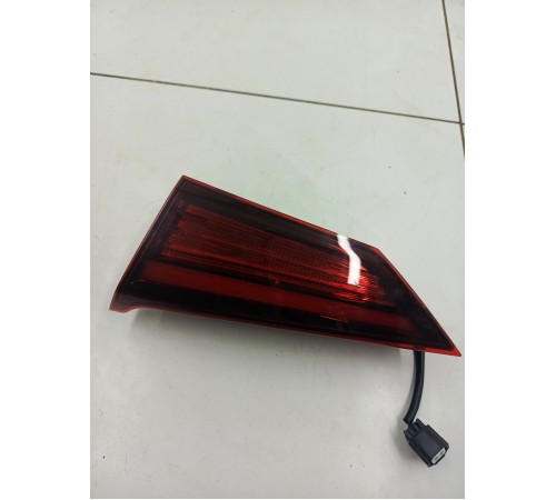 Фонарь крышки багажника правый внутренний