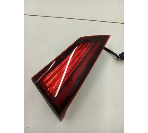 Фонарь крышки багажника правый внутренний