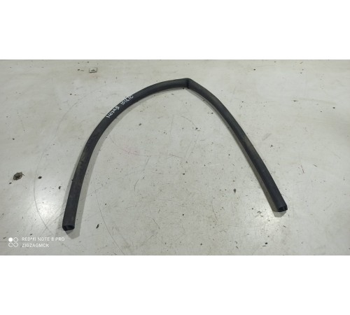 Уплотнитель подкапотный