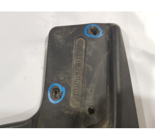 Брызговик передний правый