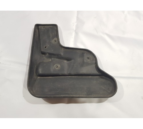 Брызговик передний правый