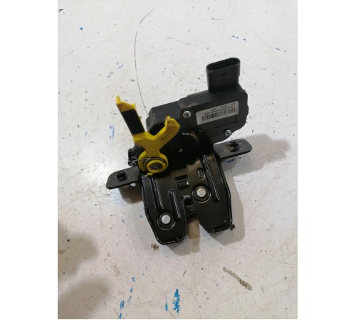  Замок крышки багажника