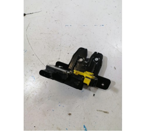  Замок крышки багажника