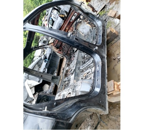 Правый порог с центральной стойкой