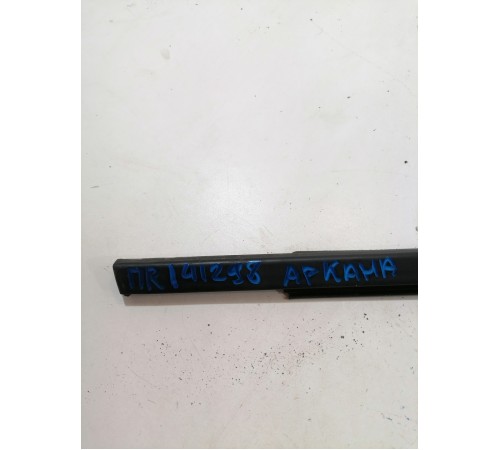 Уплотнитель стекла передний правый 