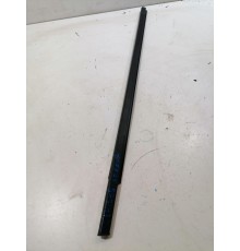 Уплотнитель стекла передний правый 