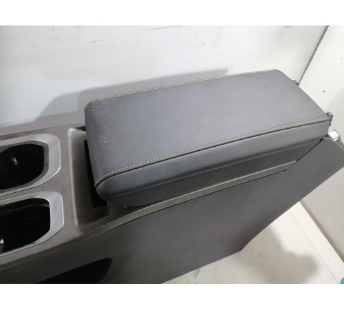 Консоль центральная с подлокотником